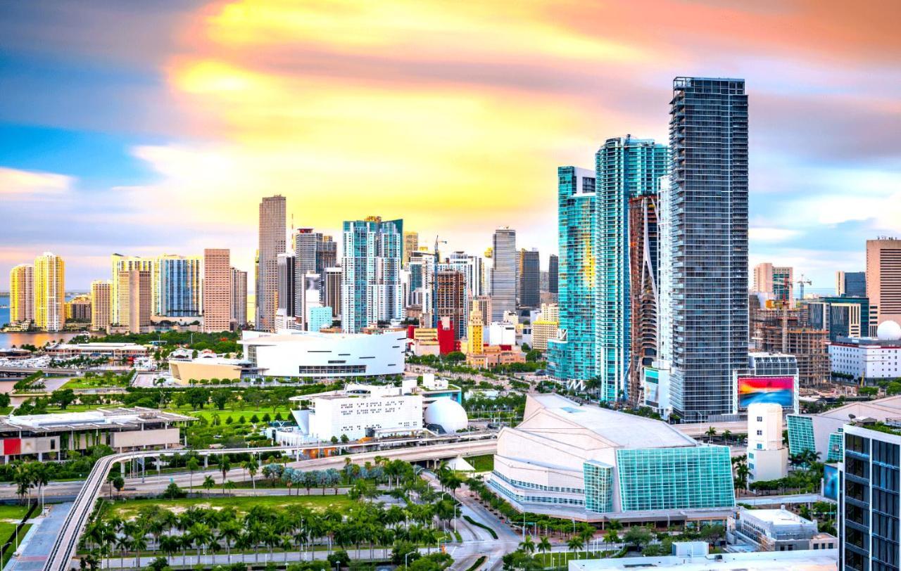 Experience The Perfect Miami Life!! Centrally Located Luxury Condo! Exterior photo